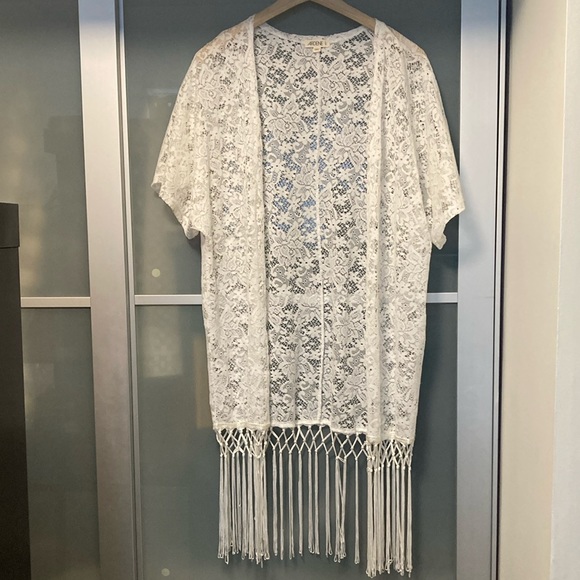 3/$15 Ardene White Lace Shawl - Picture 1 of 4